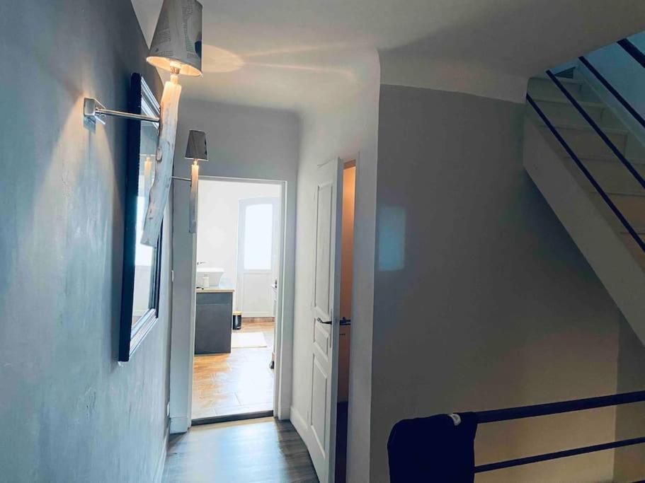 Maison Climatisee Avec Stationnement Et Wifi Bram Exterior foto