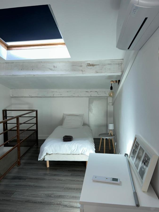 Maison Climatisee Avec Stationnement Et Wifi Bram Exterior foto
